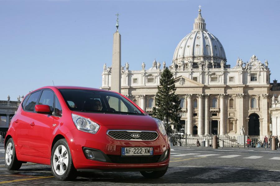  Kia Venga 2010 года  (фото 26 из 199)